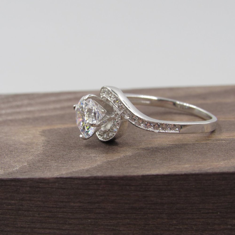 Size 7.75 Sterling Brilliant CZ Diamond Band Ring - Picture 2 of 8